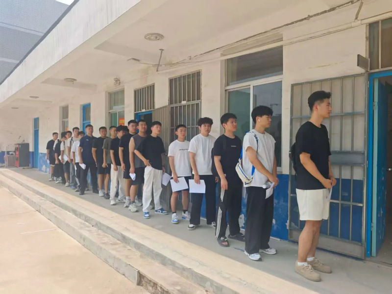 我校组织2025年下半年应征入...